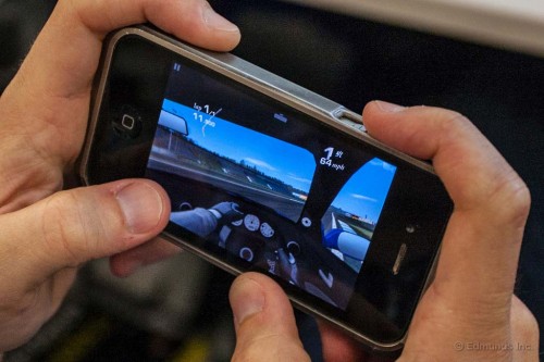 Real Racing 3 500x333 - بهترین برنامه‌های کاربردی خودرو برای گوشی‌های هوشمند