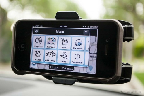 Waze 500x333 - بهترین برنامه‌های کاربردی خودرو برای گوشی‌های هوشمند